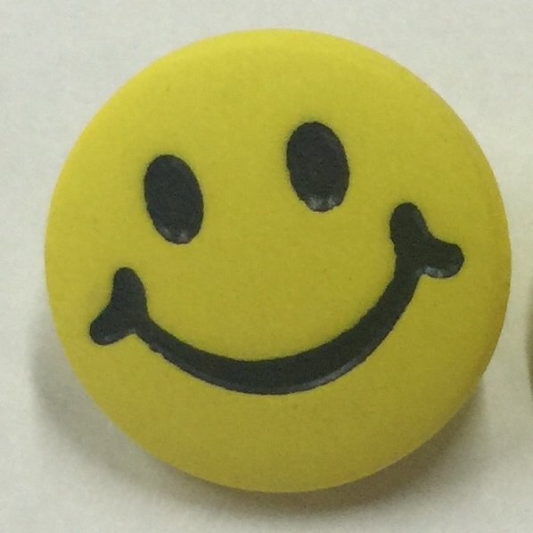 Knapp Rund 1-hulls 15 mm 6 stk - Gul smiley