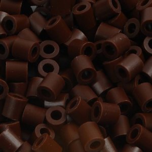 Rörpärlor NABBI 5x5 mm Brun 6000 st Rörpärlor NABBI 5x5 mm Brun 6000 st