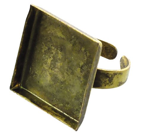 Ring fyrkantig 20 x 20 mm i gammaldags guld Ring fyrkantig 20 x 20 mm i gammaldags guld