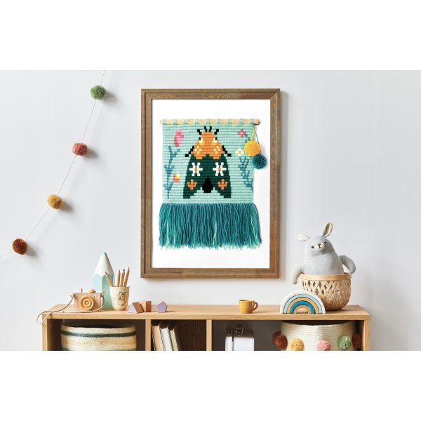 Broderikit med fj�rilsdesign i canvas