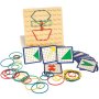 Geobräde träpussel med gummiband 15 x 15 cm - 40 delar och 24 mönsterkort Geobräde träpussel med gummiband 15 x 15 cm - 40 delar och 24 mönsterkort
