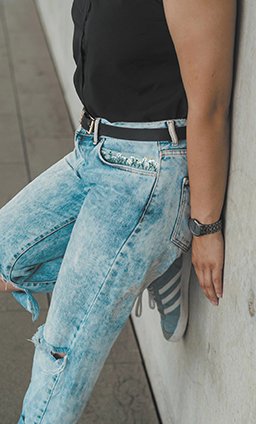 Broderikit f�r kl�der med v�xtmotiv