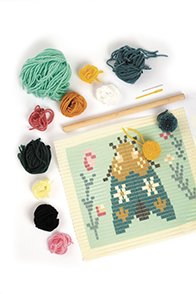 Broderikit med fj�rilsdesign i canvas