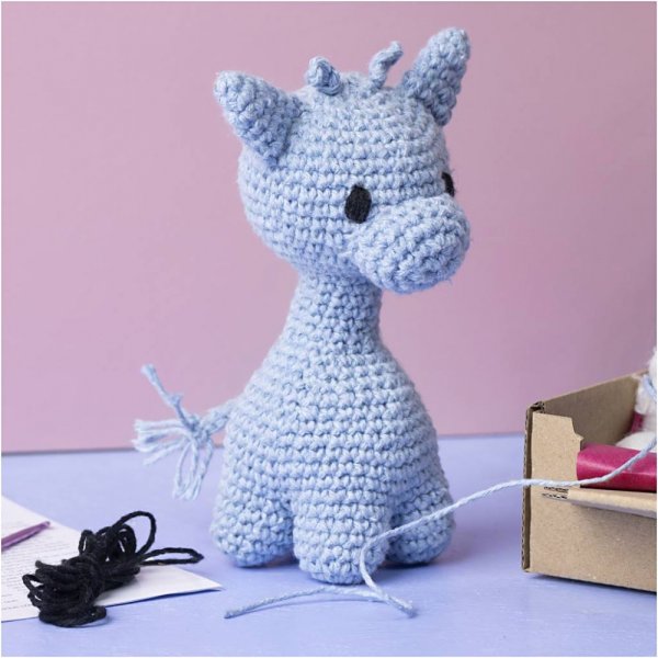 DIY-s�t amigurumi giraf lysebl� - 1 pakke.