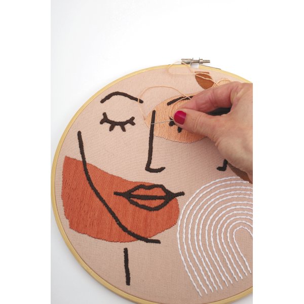 Broderikit med linjekonstmotiv Broderikit med linjekonstmotiv