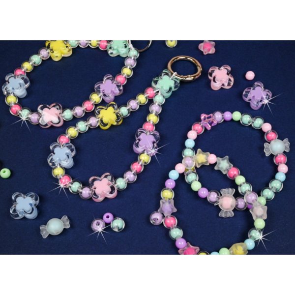 P�rlset armband och nyckelring mixade f�rger - g�r egna