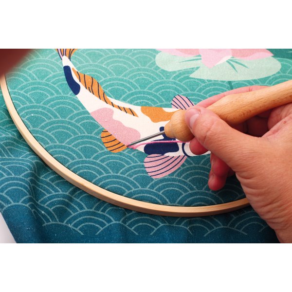 Punch needle-kit med koifisk, 25 cm