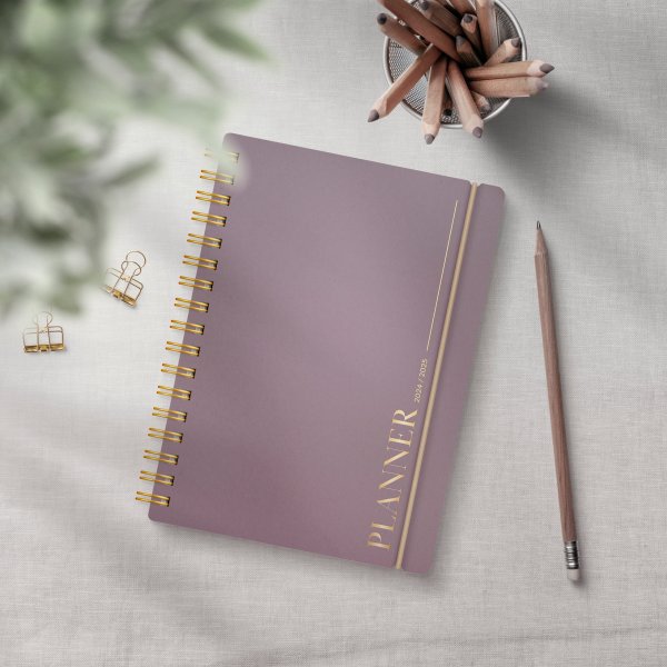 Kalender 24/25 Senator - A6 - Story vinröd Kalender 24/25 Senator - A6 - Story vinröd