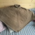 Kundbild DROPS Brushed Alpaca Silk garn - 25g - Beige (05): Denna poncho blandad med drops...