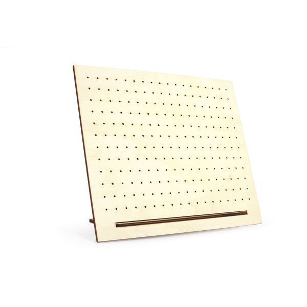Smyckesh�llare i tr� med h�l 30 x 25 cm