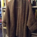 Kundbild DROPS Brushed Alpaca Silk garn - 25g - Beige (05): Kofta stickad i Drops Brushed...