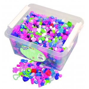 Plastpärlor i back Plastpärlor i back