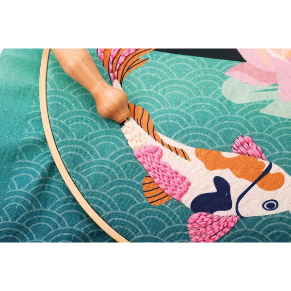 Punch needle-kit med koifisk, 25 cm