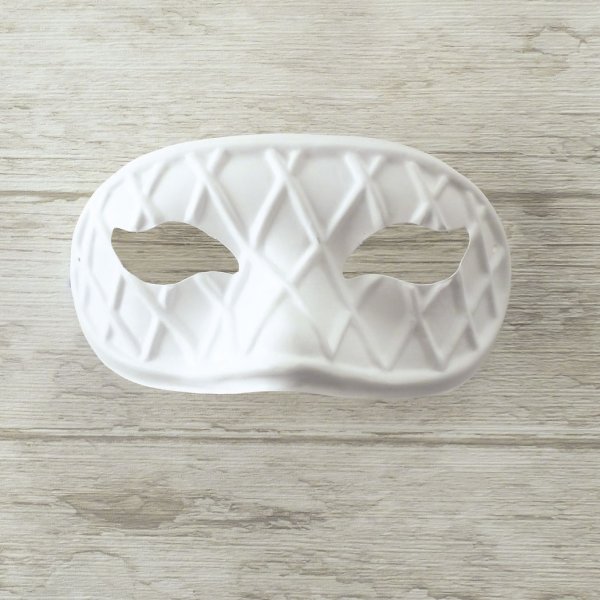 Mask med dekorationsvänligt material och resår Mask med dekorationsvänligt material och resår