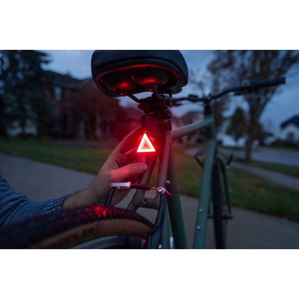 Baklampa cykel LED triangelform 7 lägen USB Baklampa cykel LED triangelform 7 lägen USB