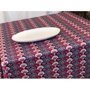 Bred textilvaxduk provanceinspirerad hallon 160 cm Bred textilvaxduk provanceinspirerad hallon 160 cm