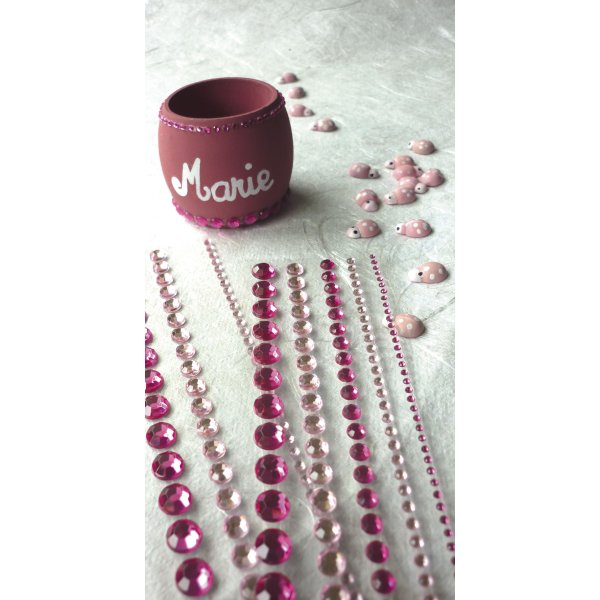 5 självhäftande strassremsor rosa 8 mm 5 självhäftande strassremsor rosa 8 mm